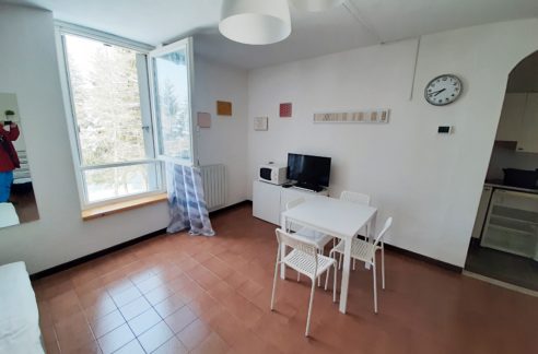 PRATO NEVOSO (VIA GALASSIA) Vendiamo monolocale ristrutturato
