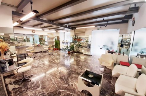 CENTRO (VIA lUCCOLI) Affittasi negozio di rappresentanza