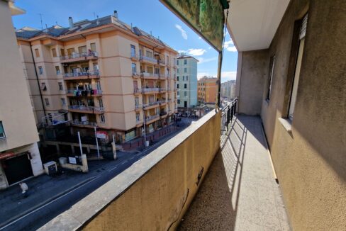 STURLA (VIA DELL'OMBRA) Vendesi mq. 100 al terzo piano con doppia balconata